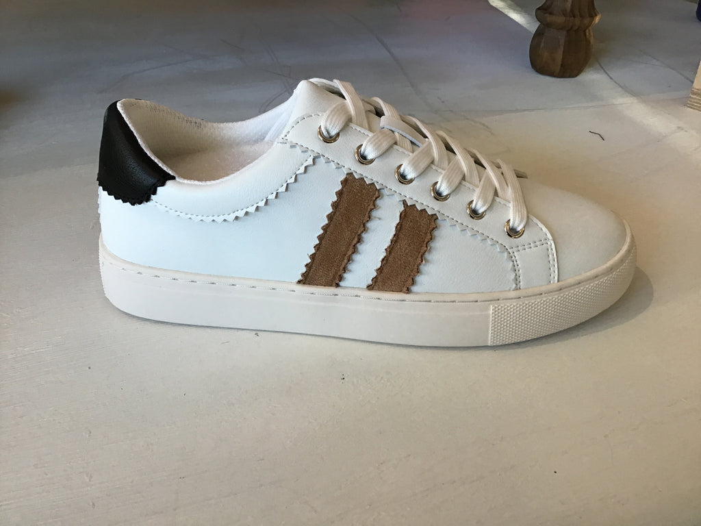 Showtime sneaker